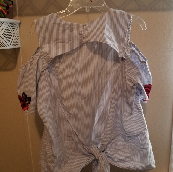 Shirt - Picture 2 of 4